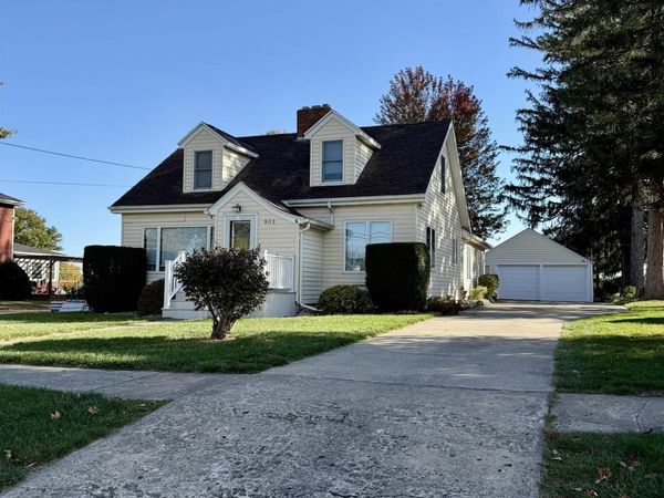 902 Blackhawk Street, Reinbeck, IA 50669