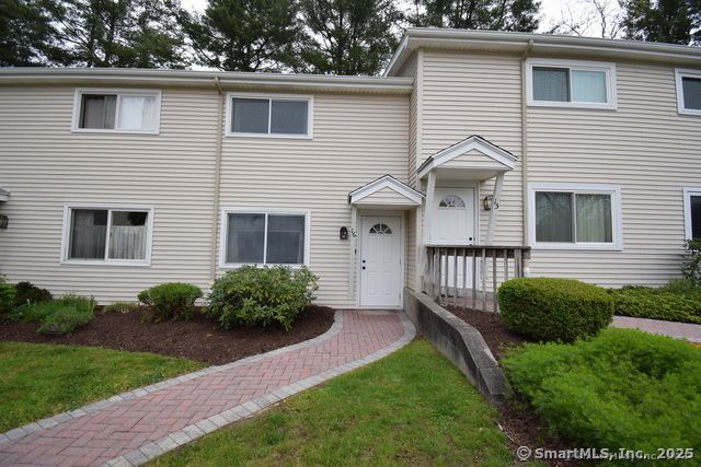 74 Washington, Unit APT 16, Woodbury, CT 06798 Main Photo