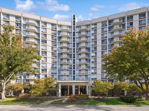 20 N Tower Road, Unit 12L, Oak Brook, IL 60523
