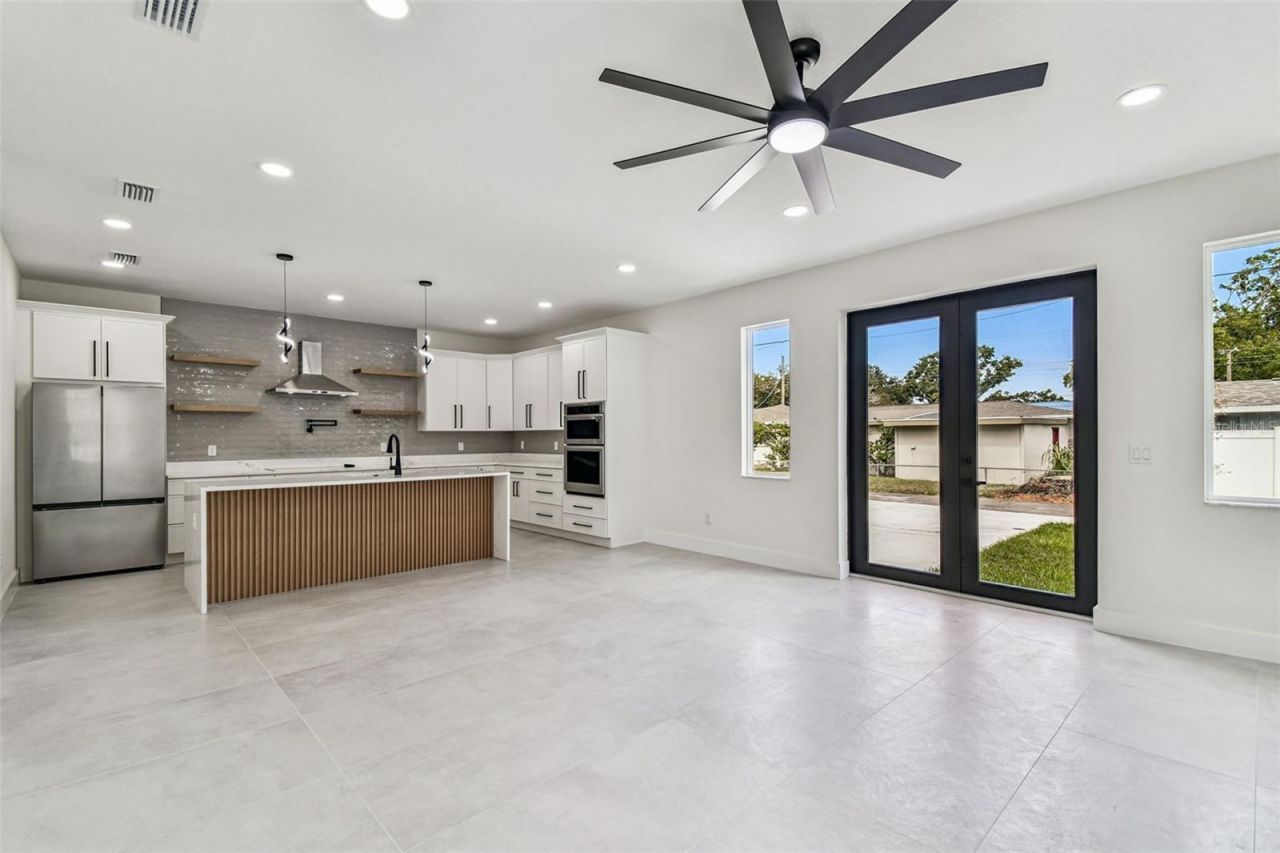 3017 W Spruce Street, Tampa, FL 33607 Photo