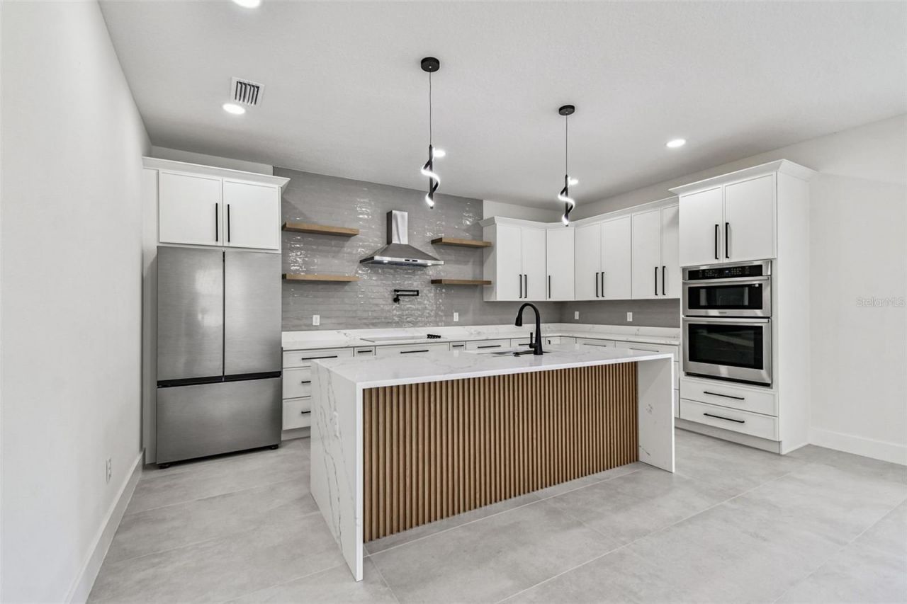 3017 W Spruce Street, Tampa, FL 33607 Photo