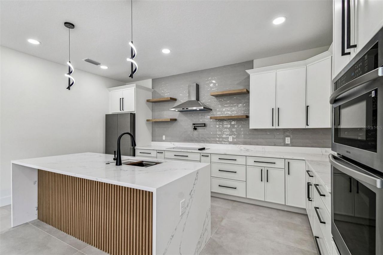 3017 W Spruce Street, Tampa, FL 33607 Photo