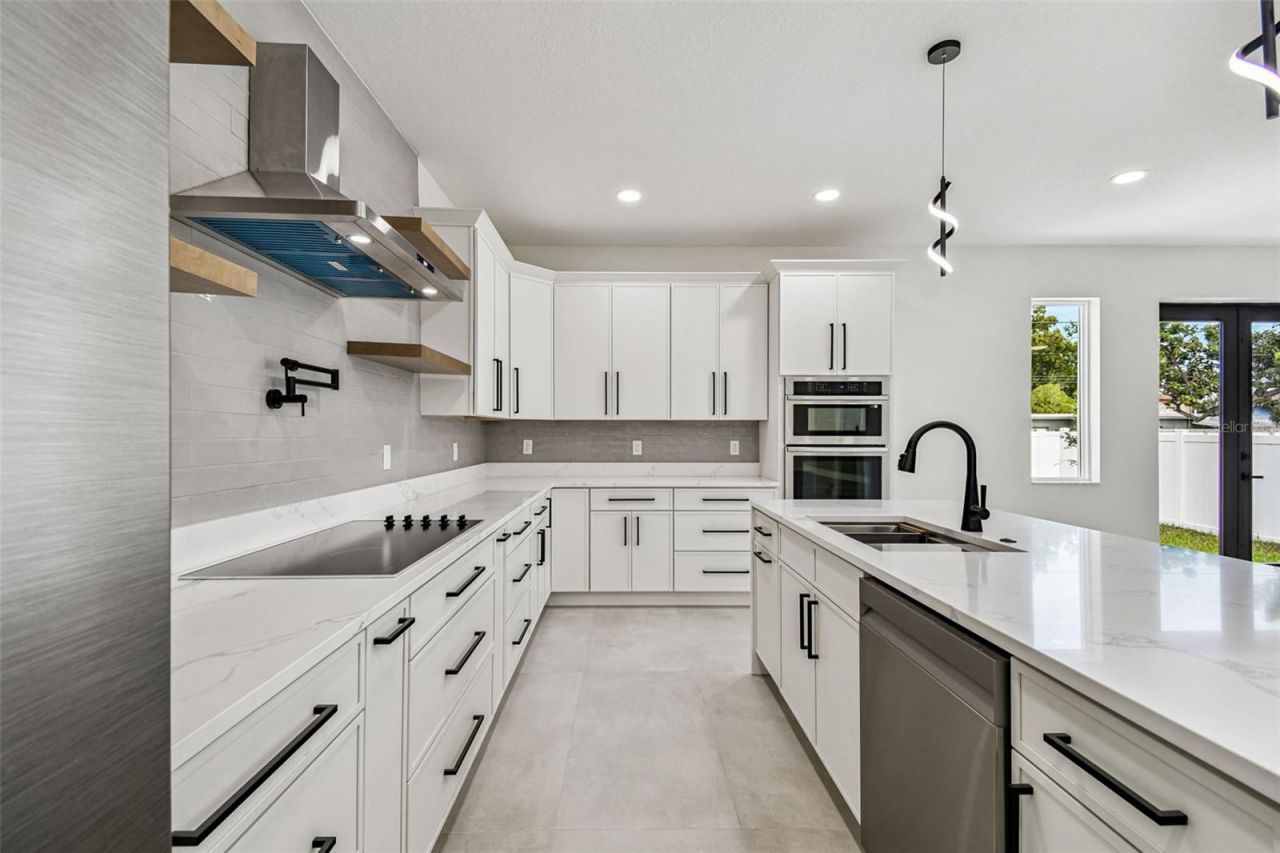 3017 W Spruce Street, Tampa, FL 33607 Photo