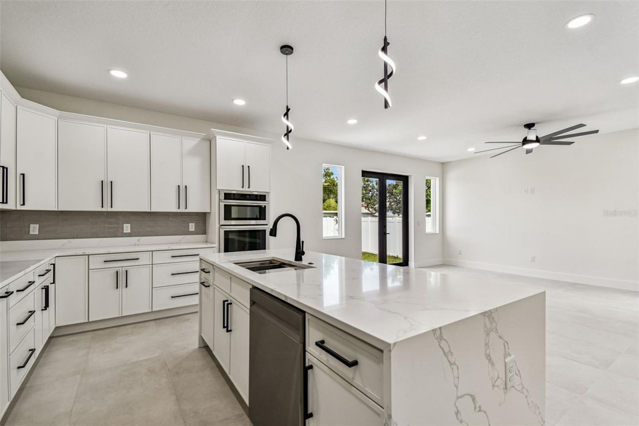 3017 W Spruce Street, Tampa, FL 33607 Photo