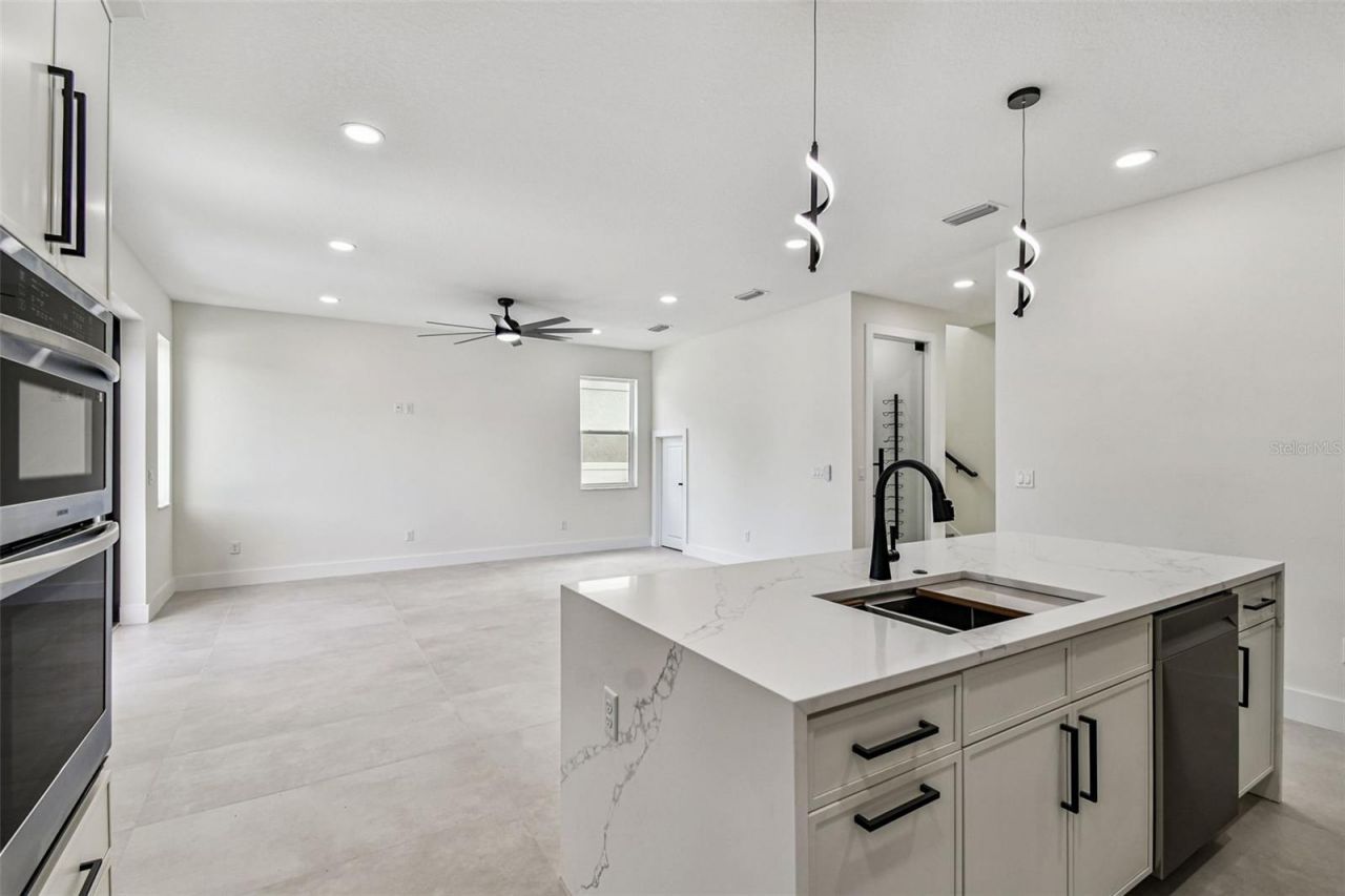 3017 W Spruce Street, Tampa, FL 33607 Photo