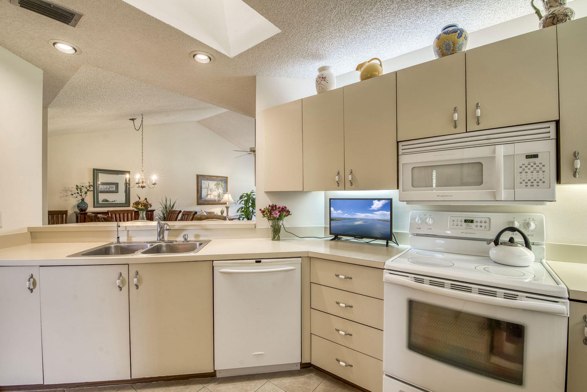 6275 SE Charleston Place, Unit 203, Hobe Sound, FL 33455 Photo
