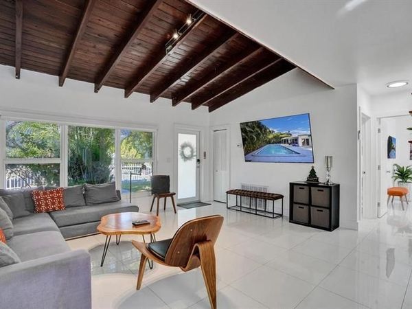 1050 NE 150th St, Miami, FL 33161