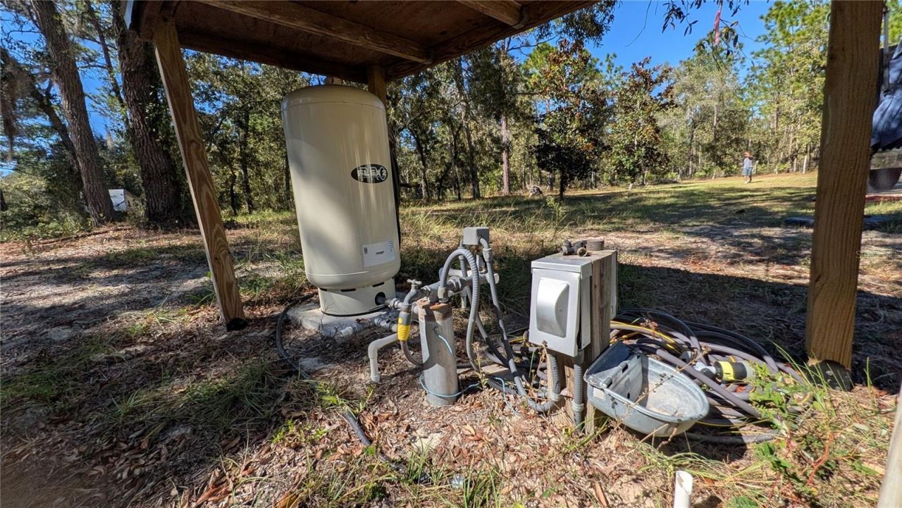 16475 Kids Ave, Weeki Wachee, FL 34614 Photo