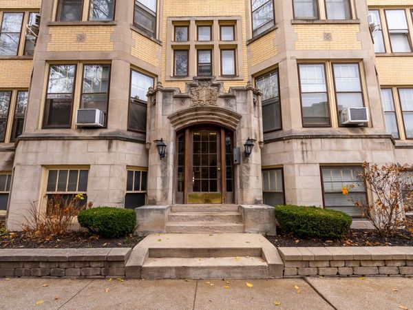 1042 Washington Boulevard, Unit 3W, Oak Park, IL 60302