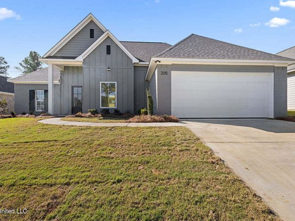 205 Lake Crest Drive, Madison, MS 39110