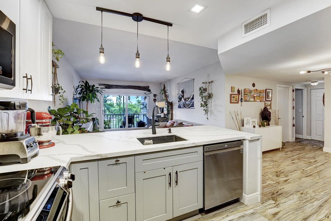 290 W Palmetto Park Road, Unit 411, Boca Raton, FL 33432 Photo