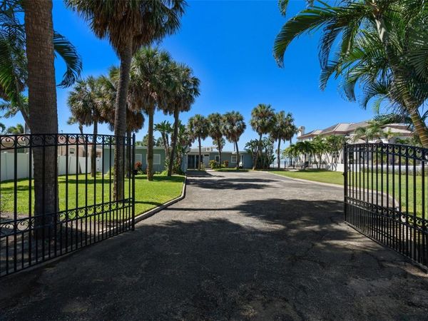 1300 GULF BOULEVARD, BELLEAIR BEACH, FL 33786