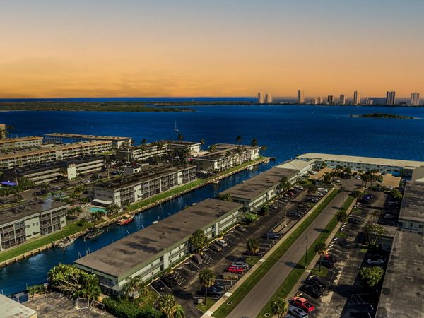 101 Doolen Court, Unit 201, North Palm Beach, FL 33408