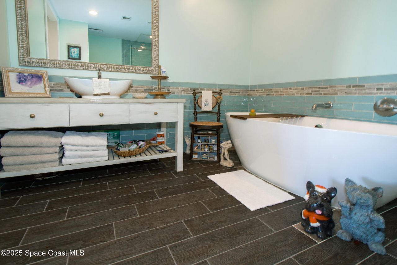 22 Harbour Isle Drive W, Unit 204, Fort Pierce, FL 34949 Photo