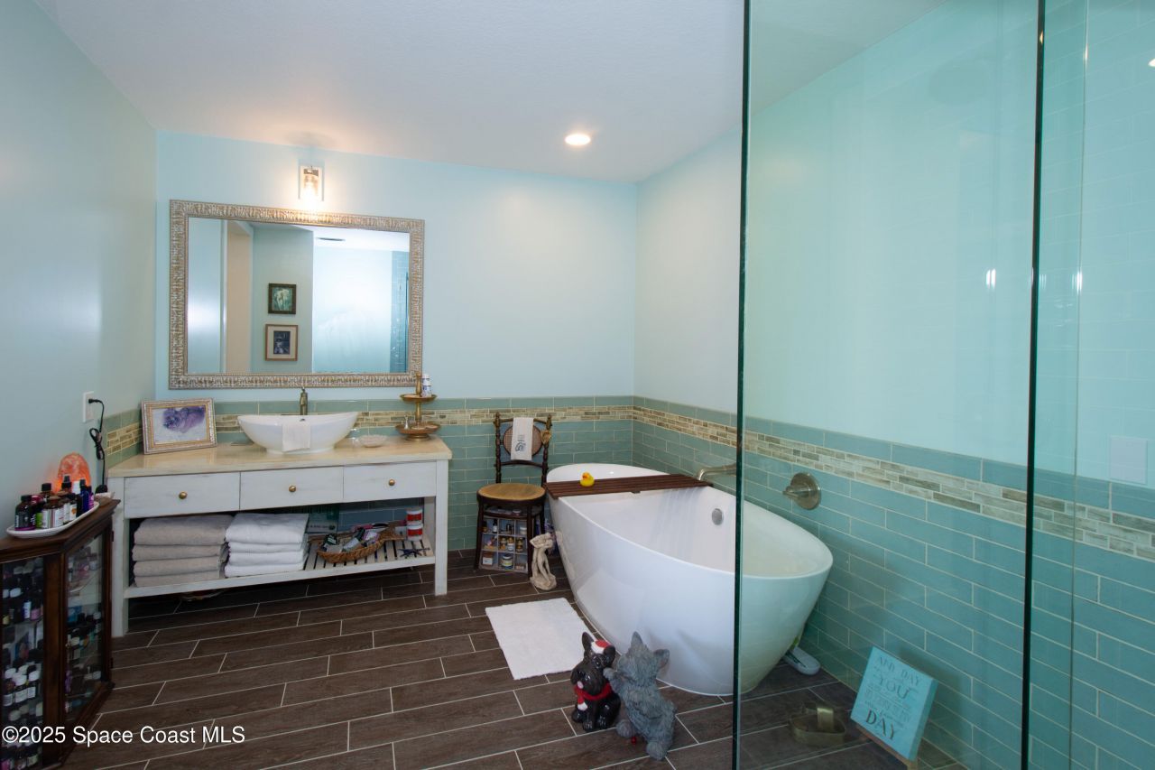 22 Harbour Isle Drive W, Unit 204, Fort Pierce, FL 34949 Photo