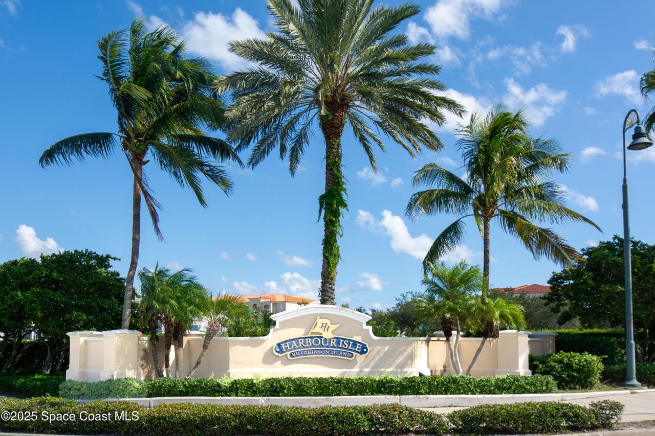 22 Harbour Isle Drive W, Unit 204, Fort Pierce, FL 34949 Photo