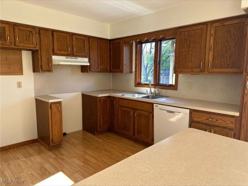 3299 Crestview Drive, Wooster, OH 44691 Photo 2