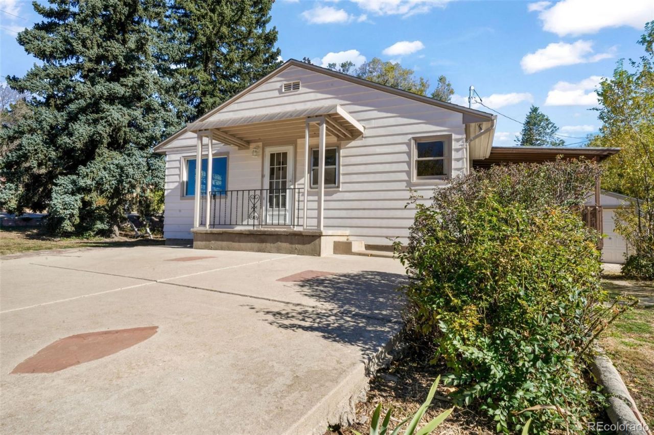 135 Helena Lane, Colorado Springs, CO 80904 Main Photo