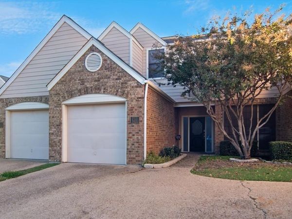 211 Cimarron Trail, Unit 4, Irving, TX 75063