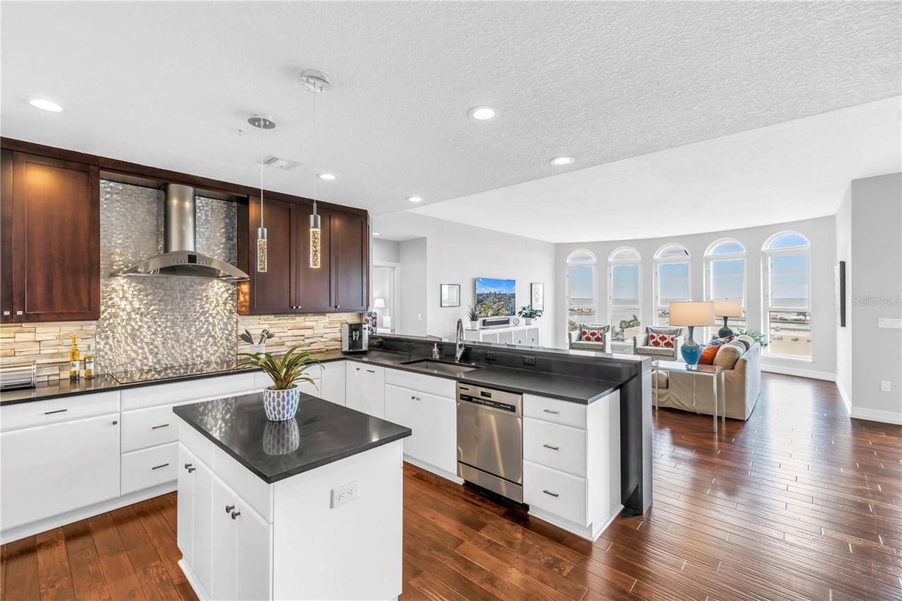 288 Beach Drive Ne, Unit 6B, Saint Petersburg, FL 33701 Photo