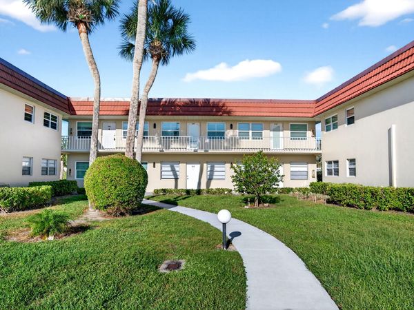 108 Spring Lake Court, Unit 203, Vero Beach, FL 32962