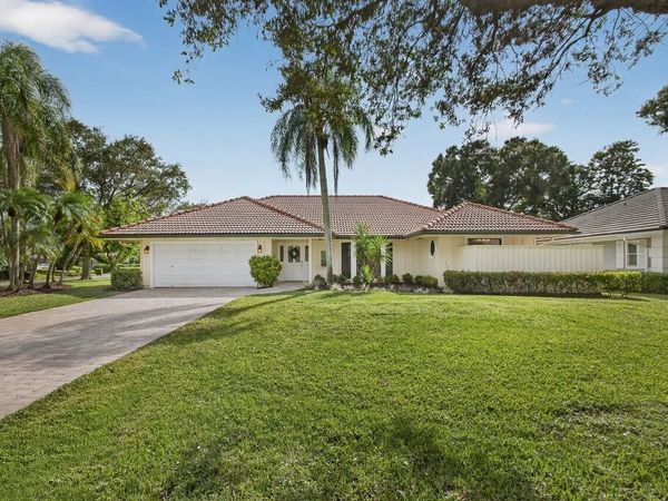13 Saint Giles Road, Palm Beach Gardens, FL 33418