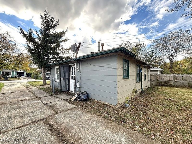 12510 Summerland Avenue, Cleveland, OH 44111 Photo 25