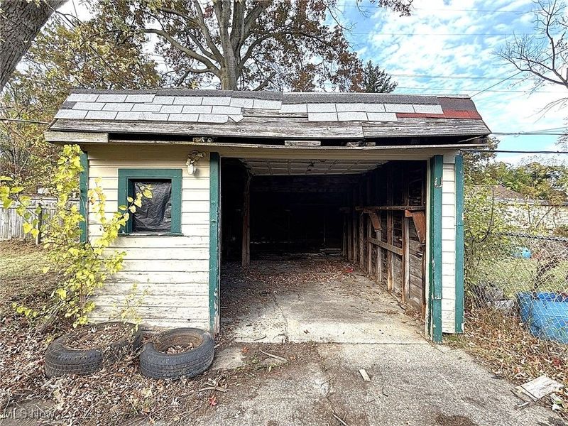 12510 Summerland Avenue, Cleveland, OH 44111 Photo 26