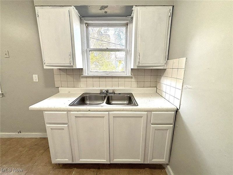 12510 Summerland Avenue, Cleveland, OH 44111 Photo 8