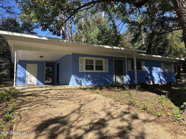 2725 Charleston Drive, Jackson, MS 39212