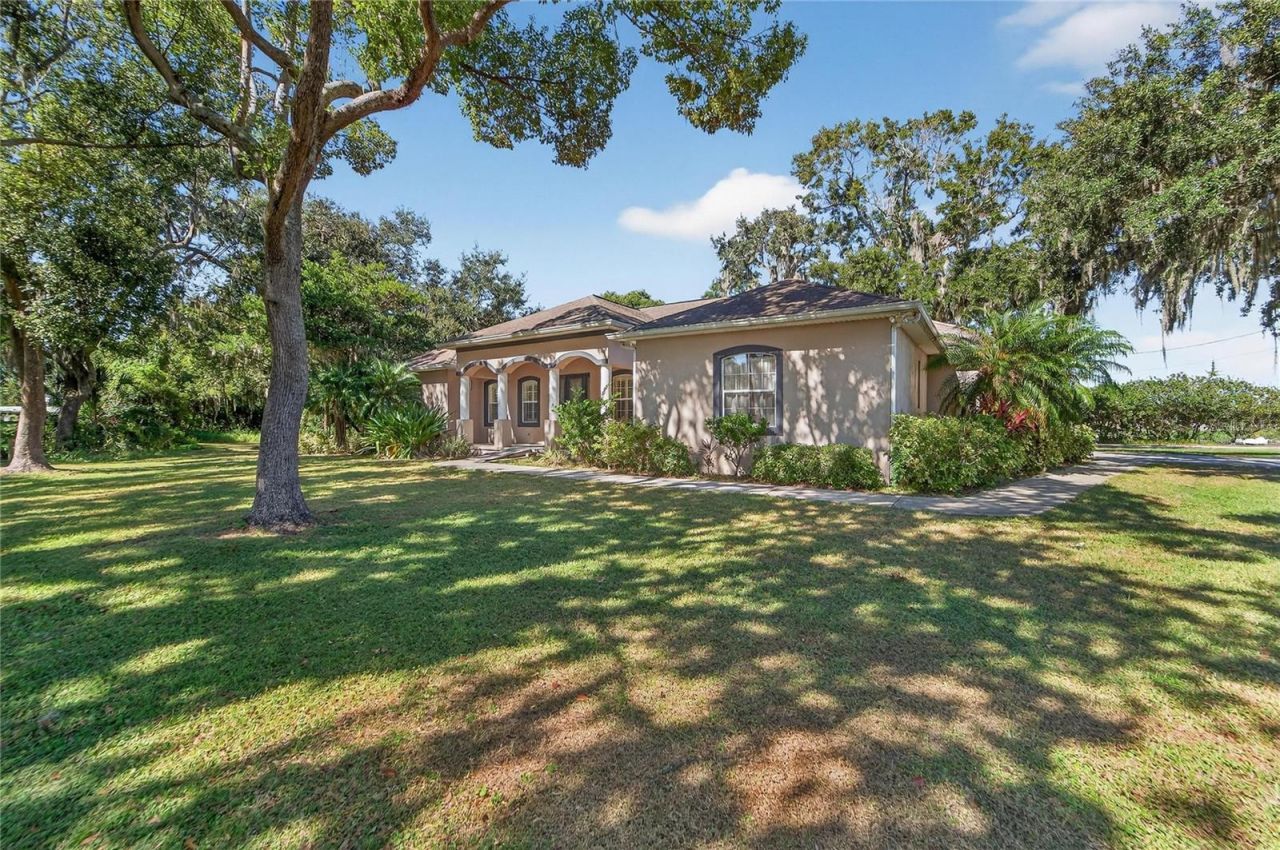 332 Holloway Road, Plant City, FL 33567 Photo