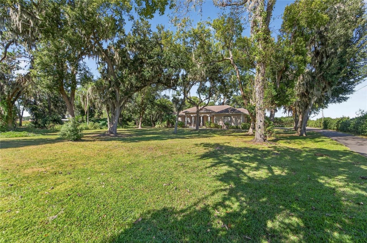 332 Holloway Road, Plant City, FL 33567 Photo