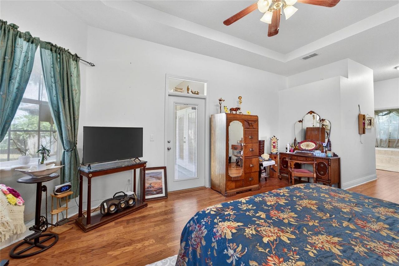 332 Holloway Road, Plant City, FL 33567 Photo