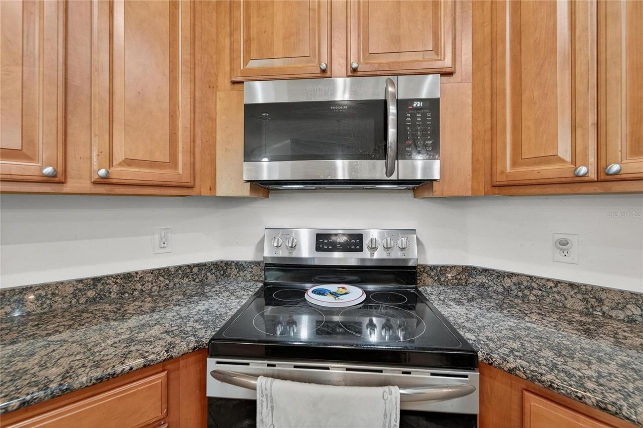 332 Holloway Road, Plant City, FL 33567 Photo