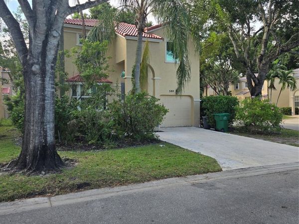 580 NW 87 Way, Coral Springs, FL 33071