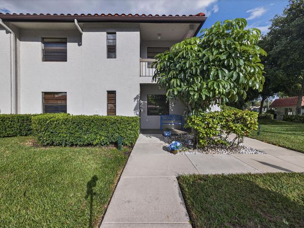 9187 Norte Lago, Unit 5i, Boca Raton, FL 33428