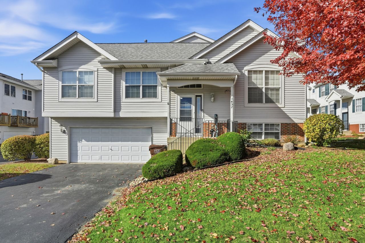 1452 Fox Hound Trail, Beecher, IL 60401 Main Photo