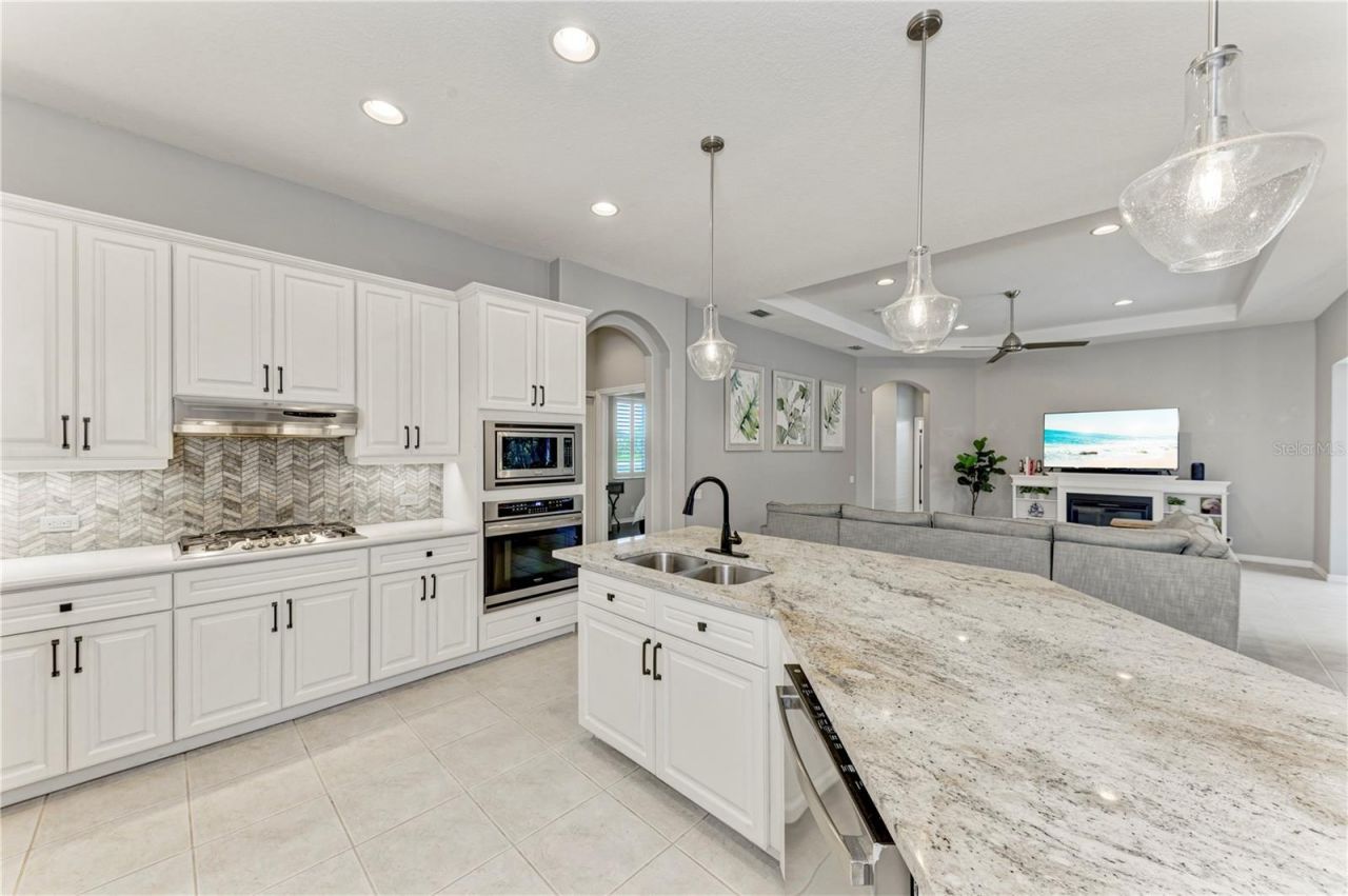 12827 Penguin Drive, Bradenton, FL 34212 Photo