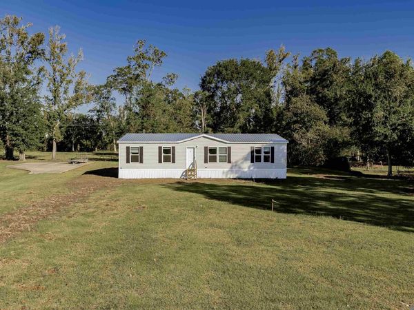 8693 Lebeau St, Livonia, LA 70755