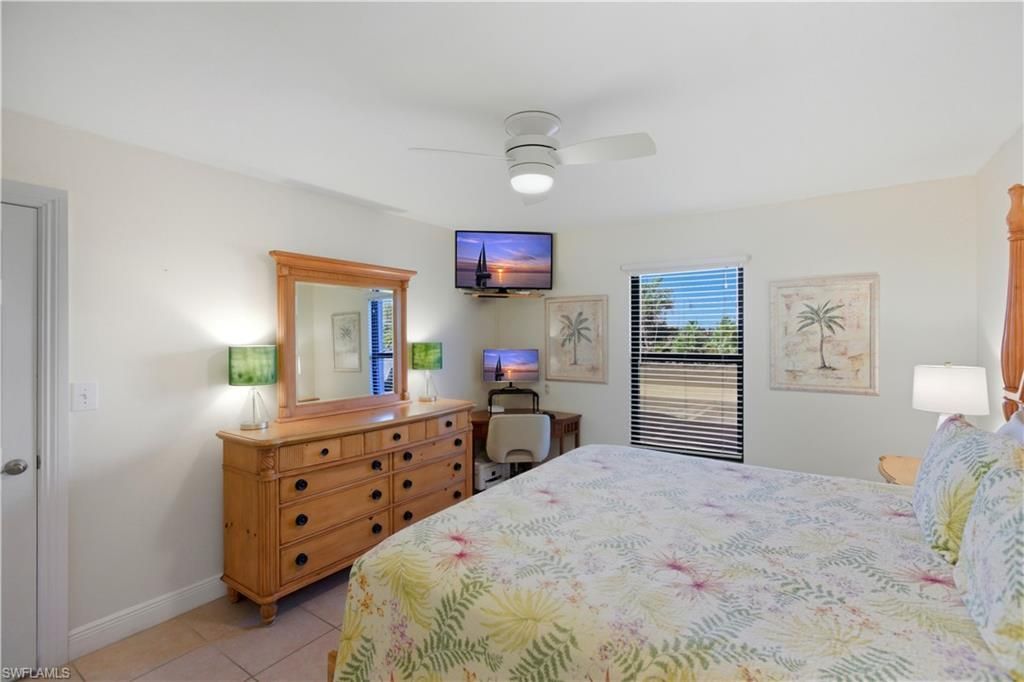 600 Neapolitan Way, Unit 105, Naples, FL 34103 Photo