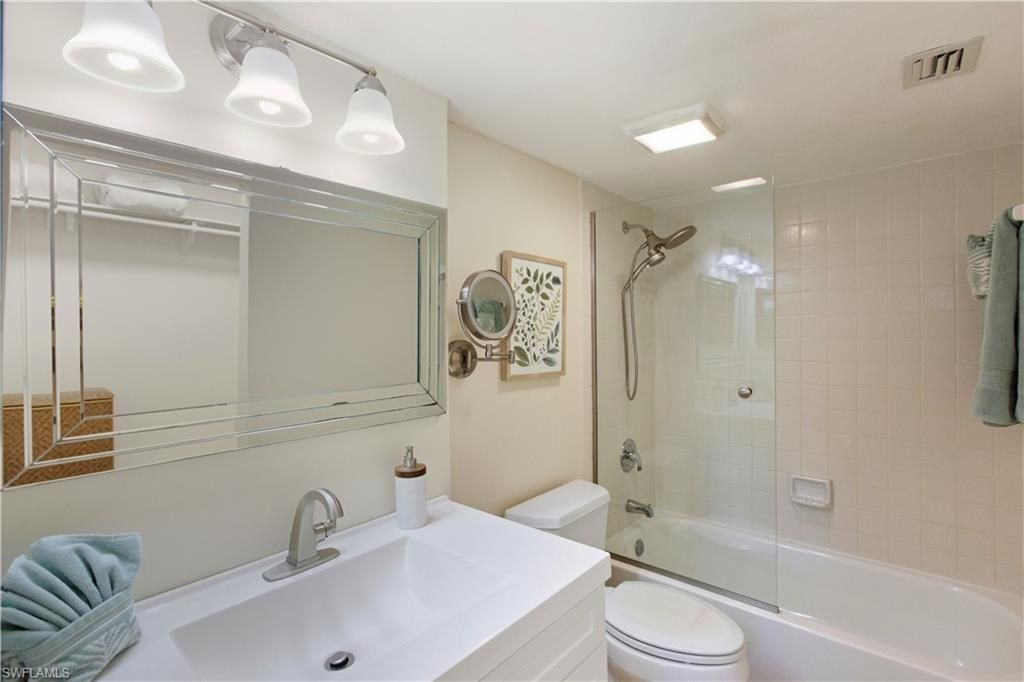 600 Neapolitan Way, Unit 105, Naples, FL 34103 Photo