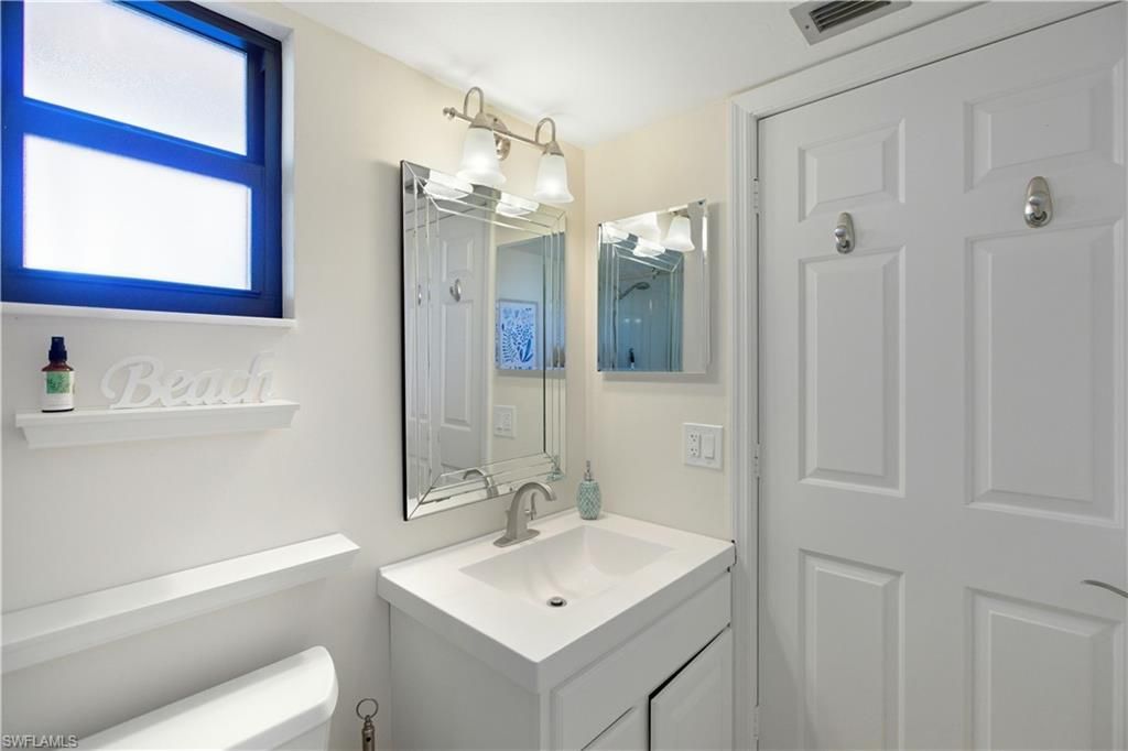 600 Neapolitan Way, Unit 105, Naples, FL 34103 Photo