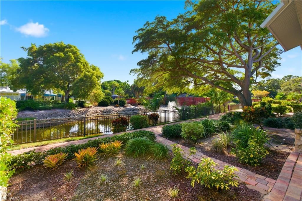 600 Neapolitan Way, Unit 105, Naples, FL 34103 Photo