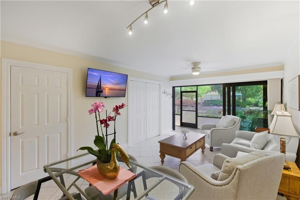 600 Neapolitan Way, Unit 105, Naples, FL 34103 Photo