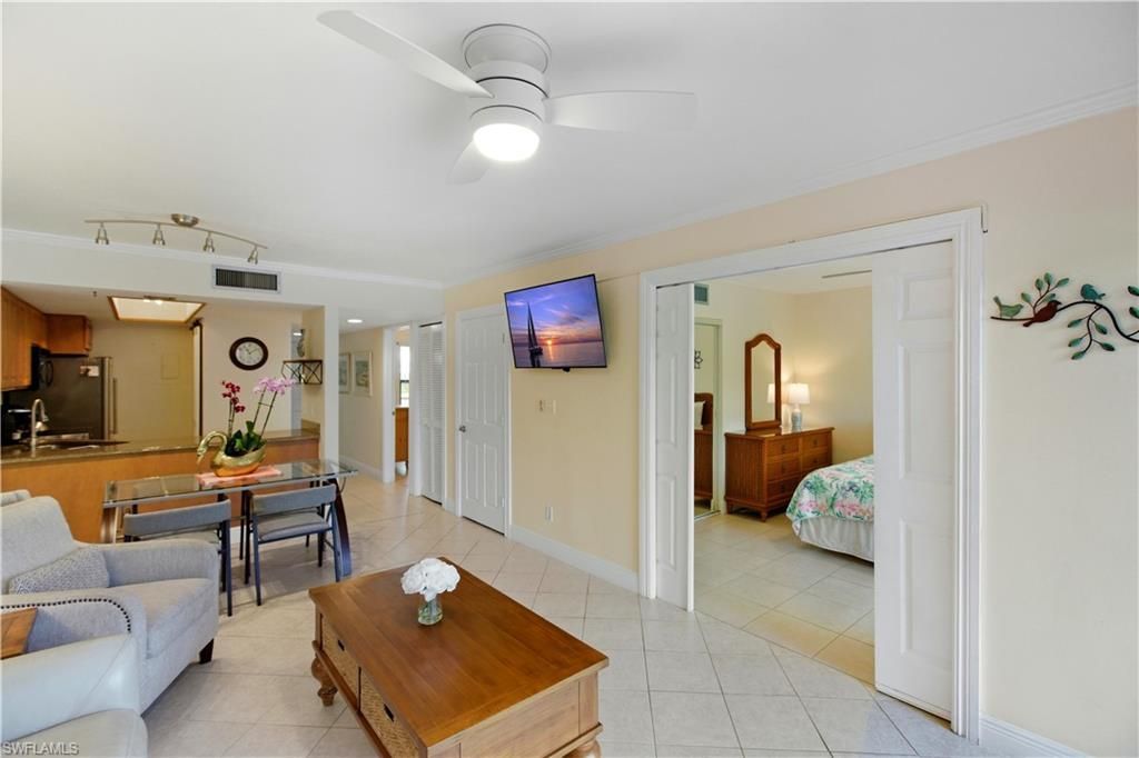 600 Neapolitan Way, Unit 105, Naples, FL 34103 Photo