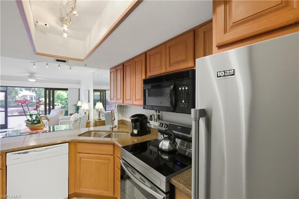 600 Neapolitan Way, Unit 105, Naples, FL 34103 Photo