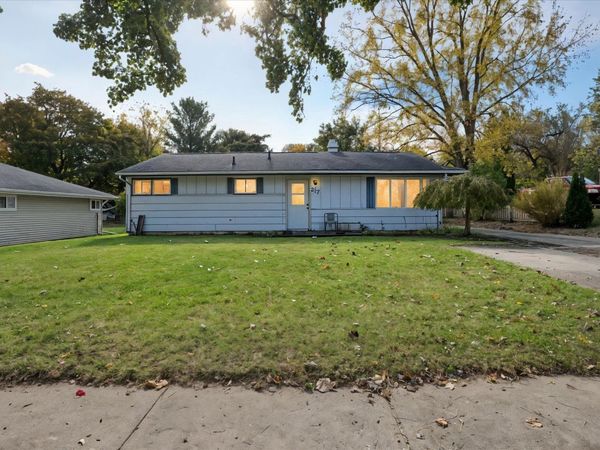 217 W Hughes Street, Marshall, MI 49068