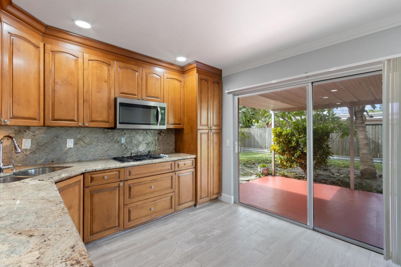 3329 El Vedado Court E, West Palm Beach, FL 33405 Photo