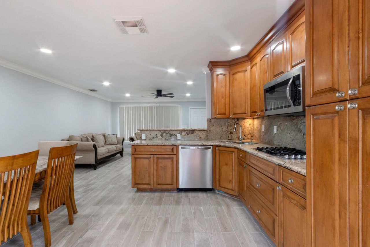 3329 El Vedado Court E, West Palm Beach, FL 33405 Photo