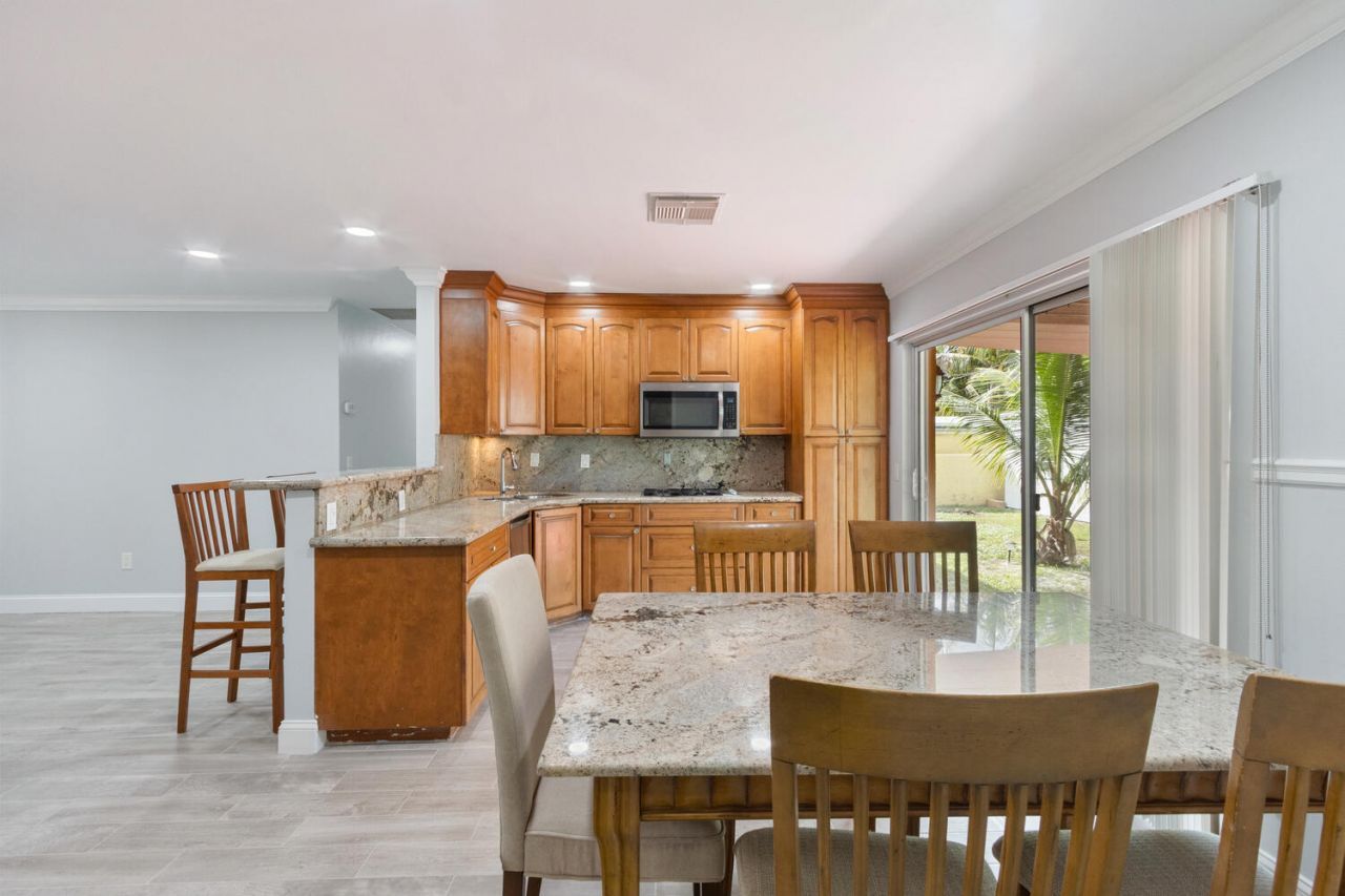 3329 El Vedado Court E, West Palm Beach, FL 33405 Photo